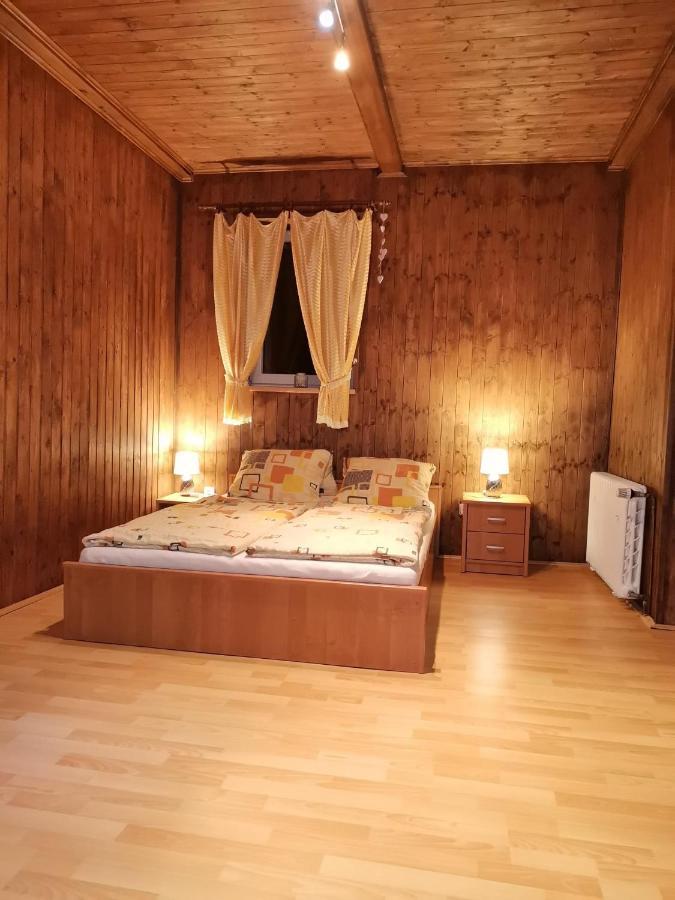 Апартаменти Prazdninovy Byt Arin Яхимів Екстер'єр фото